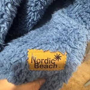 Nordic Beach Blue Fuzzy wrap